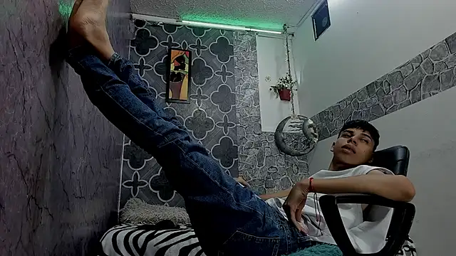 sexyboys cutex18 online show from February 22, 2026, 9:57 pm