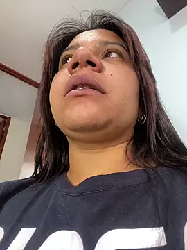 Snapshot of Stefany_Bam chatting on October 27, 2025, 8:13 pm Stefany Bam online show from October 27, 2025, 8:13 pm