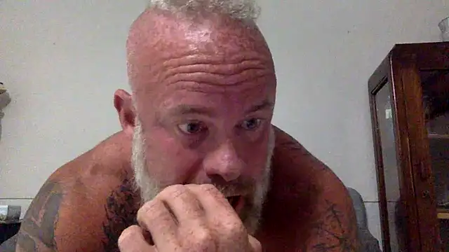 Snapshot of Muscledick40 chatting on June 30, 2026, 4:35 am Muscledick40 online show from June 30, 2026, 4:35 am
