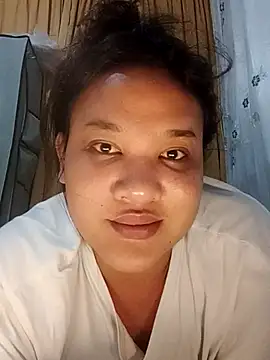 Snapshot of _YourHellMajestic_ chatting on November 2, 2025, 2:25 am YourHellMajestic online show from November 2, 2025, 2:25 am