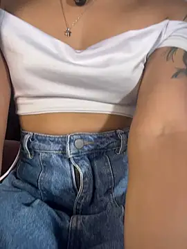 AlannaDollx online show from January 9, 2026, 2:20 pm