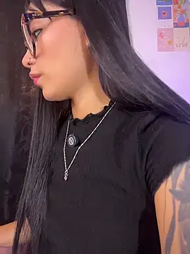 AlannaDollx online show from May 1, 2026, 6:01 pm