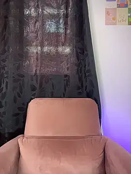 AlannaDollx online show from May 6, 2026, 5:07 pm