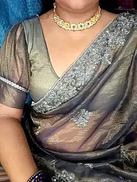 Snapshot of Rashmi_011 chatting on May 18, 2026, 11:43 pm Rashmi 011 online show from May 18, 2026, 11:43 pm