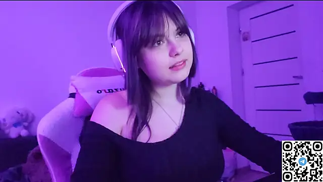 Snapshot of KristiBloom chatting on November 23, 2025, 9:14 pm KristiBloom online show from November 23, 2025, 9:14 pm