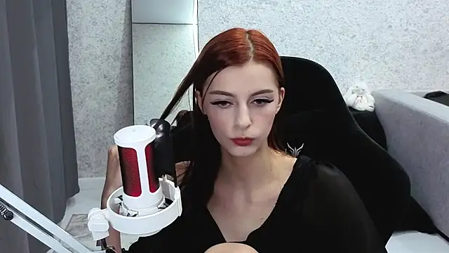 kitti sweett online show from October 5, 2025, 6:17 pm