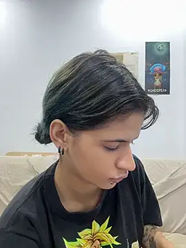 sukulaurens online show from July 10, 2026, 3:44 am