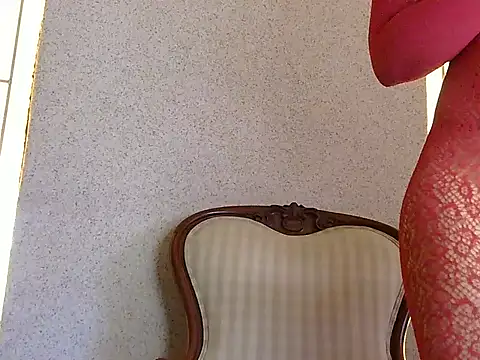 NiaAmour online show from February 6, 2026, 6:51 am