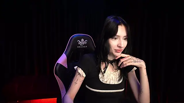 Snapshot of Trix_Void chatting on October 8, 2025, 6:33 am Trix Void online show from October 8, 2025, 6:33 am