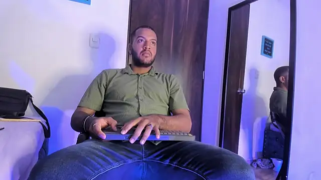 Snapshot of Dann_17_ chatting on November 1, 2025, 5:09 am Dann 17 online show from November 1, 2025, 5:09 am