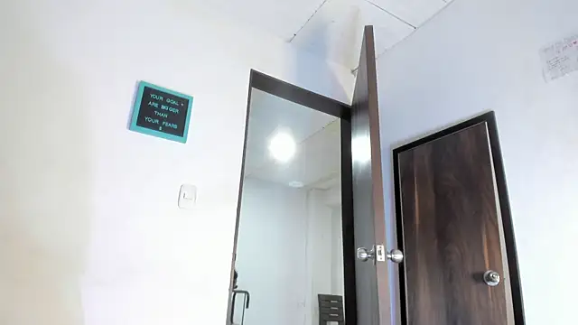 Snapshot of Dann_17_ chatting on November 15, 2025, 12:02 pm Dann 17 online show from November 15, 2025, 12:02 pm