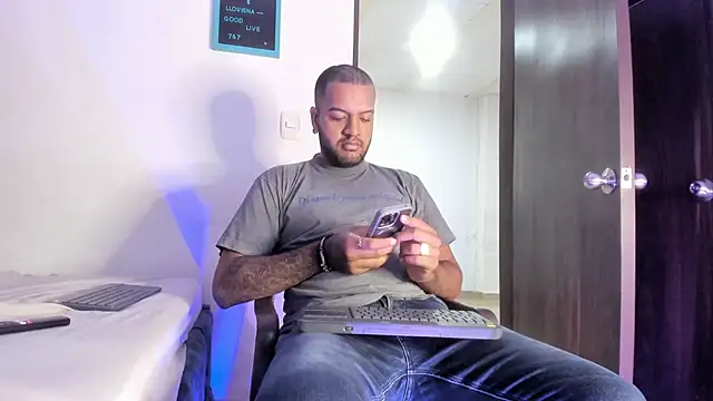 Snapshot of Dann_17_ chatting on December 2, 2025, 2:23 pm Dann 17 online show from December 2, 2025, 2:23 pm