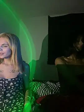 nicollylazulli online show from May 6, 2026, 1:14 am