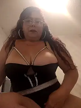 Snapshot of Kamila70 chatting on November 26, 2025, 4:02 am Kamila70 online show from November 26, 2025, 4:02 am