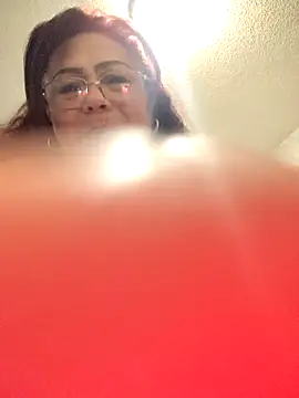 Snapshot of Kamila70 chatting on December 18, 2025, 3:23 am Kamila70 online show from December 18, 2025, 3:23 am