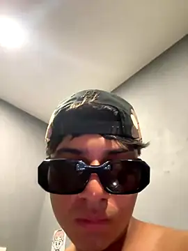 lain213 online show from October 6, 2025, 7:06 am