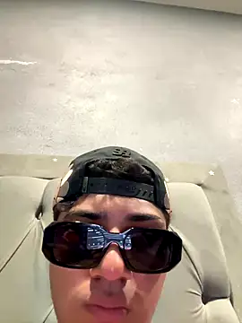 lain213 online show from October 11, 2025, 5:39 am