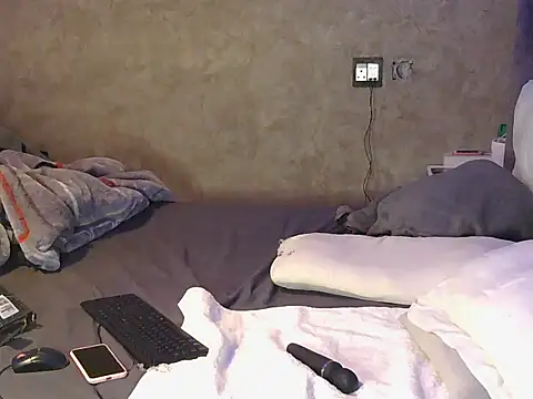 Snapshot of petite_queenx chatting on November 10, 2025, 2:10 am petite queenx online show from November 10, 2025, 2:10 am