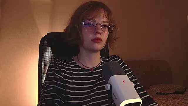 emymayy online show from June 19, 2026, 3:49 pm