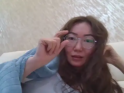 Ysolena online show from February 16, 2026, 7:21 pm