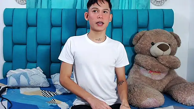 Snapshot of Brian_hot chatting on October 13, 2025, 5:13 pm Brian hot online show from October 13, 2025, 5:13 pm