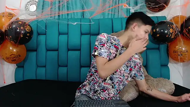 Snapshot of Brian_hot chatting on October 25, 2025, 12:02 pm Brian hot online show from October 25, 2025, 12:02 pm