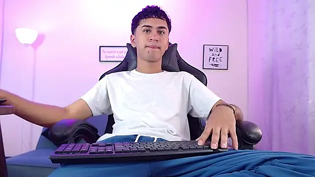 Snapshot of Alancum7 chatting on June 26, 2026, 1:15 pm Alancum7 online show from June 26, 2026, 1:15 pm