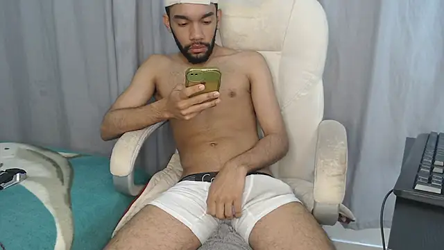 Snapshot of andresnoir_ chatting on October 19, 2025, 2:29 pm andresnoir online show from October 19, 2025, 2:29 pm