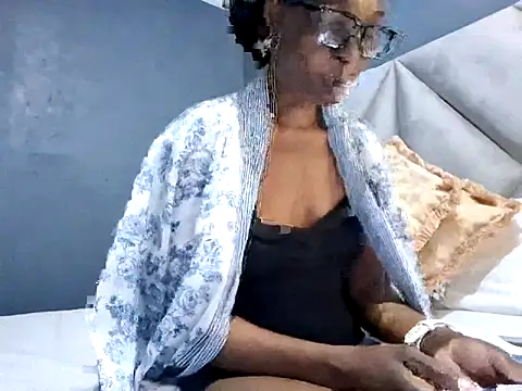 Snapshot of NaughtyCouga chatting on May 22, 2026, 5:25 am NaughtyCouga online show from May 22, 2026, 5:25 am