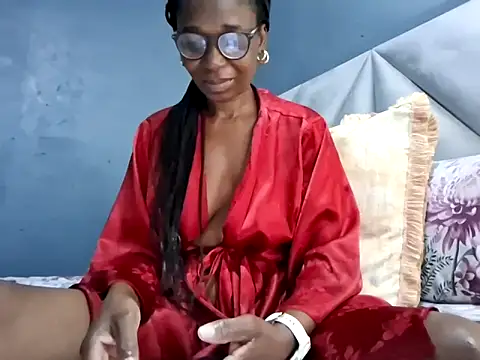 Snapshot of NaughtyCouga chatting on June 17, 2026, 5:32 am NaughtyCouga online show from June 17, 2026, 5:32 am