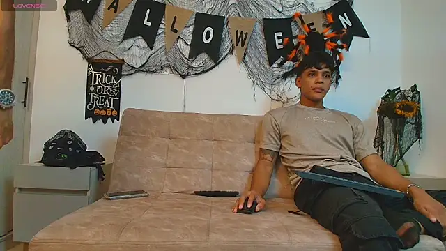 Snapshot of thomas_elg chatting on October 23, 2025, 1:16 am thomas elg online show from October 23, 2025, 1:16 am