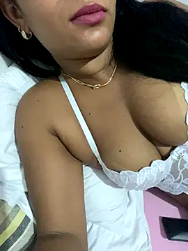 Brunamorenago online show from November 6, 2025, 12:33 am