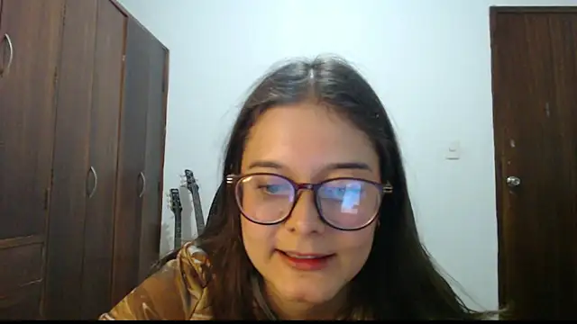 CarlaLorez online show from March 6, 2026, 12:07 am