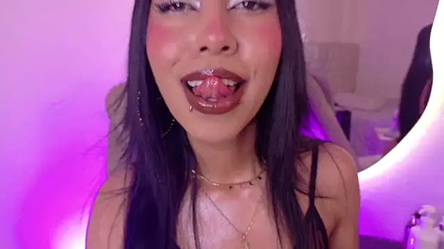 Snapshot of Nina_fox_0691 chatting on August 1, 2026, 1:05 am Nina fox 0691 online show from August 1, 2026, 1:05 am