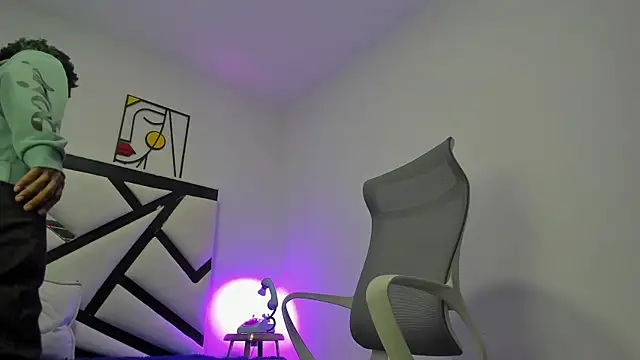 REDBRYAN EBANO online show from October 17, 2025, 7:27 pm