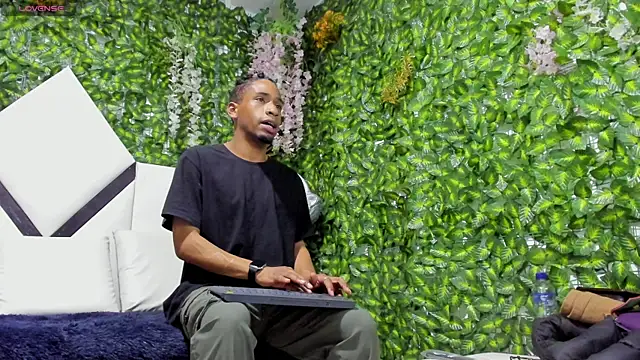 REDBRYAN EBANO online show from October 24, 2025, 7:54 pm