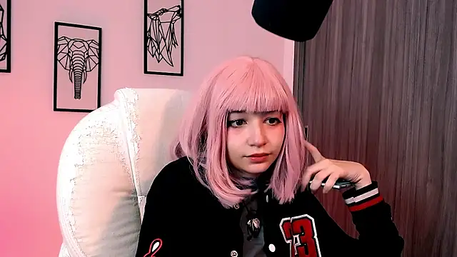 Snapshot of EmuOtori chatting on October 9, 2025, 11:41 am EmuOtori online show from October 9, 2025, 11:41 am