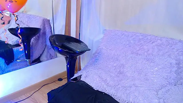 Snapshot of LizzyGrey_ chatting on October 30, 2025, 7:21 am LizzyGrey online show from October 30, 2025, 7:21 am