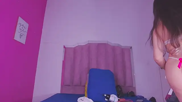 Snapshot of lilylovely_ chatting on November 11, 2025, 7:14 pm lilylovely online show from November 11, 2025, 7:14 pm