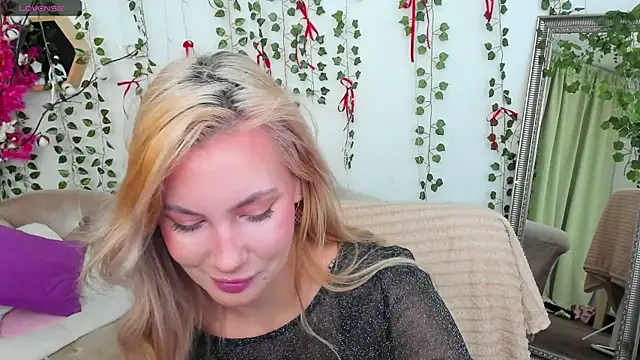  BellaClark online show from May 1, 2026, 8:24 pm