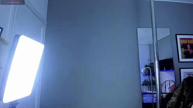 Snapshot of Bayonetta_doll chatting on January 13, 2026, 12:54 pm Bayonetta doll online show from January 13, 2026, 12:54 pm