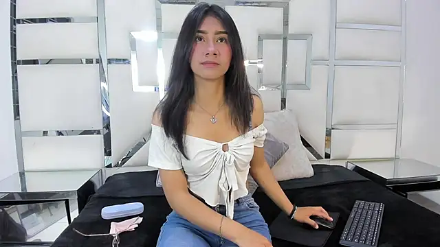 Snapshot of Mia_clark18 chatting on October 15, 2025, 3:56 pm Mia clark18 online show from October 15, 2025, 3:56 pm