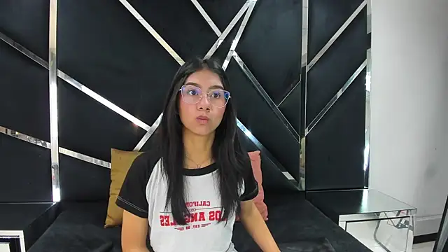 Snapshot of Mia_clark18 chatting on October 29, 2025, 2:52 pm Mia clark18 online show from October 29, 2025, 2:52 pm