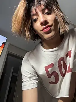 SiaraRealist online show from March 11, 2026, 1:55 am