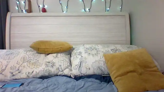 easy briezy online show from December 19, 2025, 7:43 pm