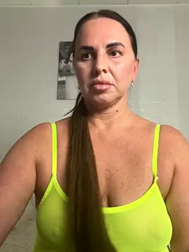 Snapshot of MIRAA_LUV chatting on October 22, 2025, 8:08 pm MIRAA LUV online show from October 22, 2025, 8:08 pm