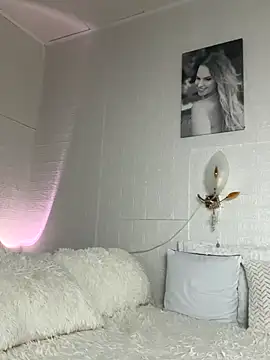 Snapshot of MIRAA_LUV chatting on November 10, 2025, 9:03 pm MIRAA LUV online show from November 10, 2025, 9:03 pm