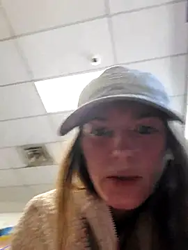 Snapshot of Cassaroll333 chatting on November 3, 2025, 3:35 pm Cassaroll333 online show from November 3, 2025, 3:35 pm