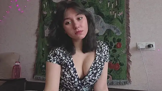 MiaLovelyOne online show from May 2, 2026, 7:57 am