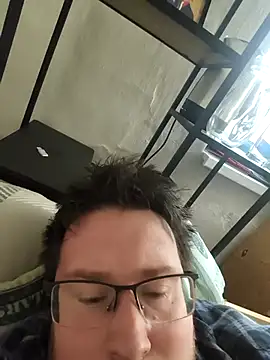 Snapshot of czechguy chatting on December 21, 2025, 9:38 am czechguy online show from December 21, 2025, 9:38 am